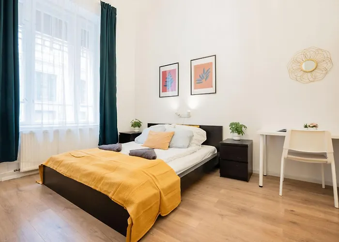 Cozy 4-bedroom & 3-bathroom For Groups Budapešť