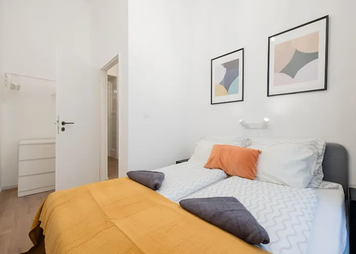 Cozy 4-bedroom & 3-bathroom For Groups Apartmán Budapešť