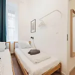 Cozy 4-bedroom&3-bathroom For Groups * Budapeszt