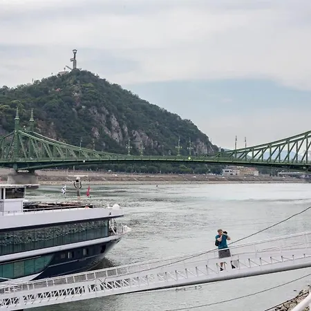 - Large - Modern At River * Budapest