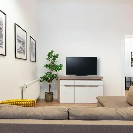 - Large - Modern At River Apartment *