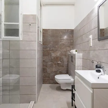 - Large - Modern At River Apartment *