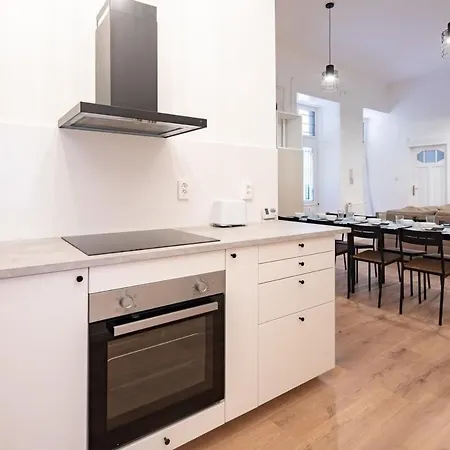 Apartment - Large - Modern At River