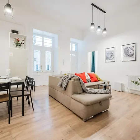 Cozy 4-bedroom&3-bathroom For Groups *