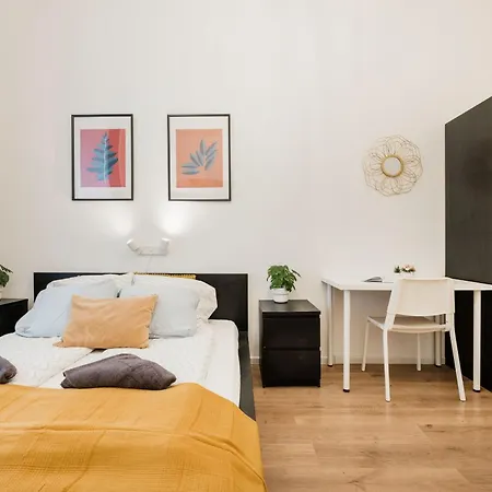 Cozy 4-bedroom & 3-bathroom For Groups 公寓 布达佩斯