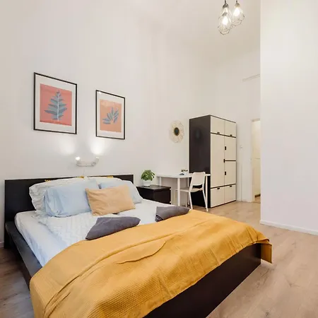 Cozy 4-bedroom & 3-bathroom For Groups 公寓 布达佩斯