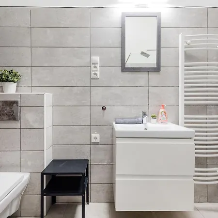 Cozy 4-bedroom & 3-bathroom For Groups 公寓 布达佩斯