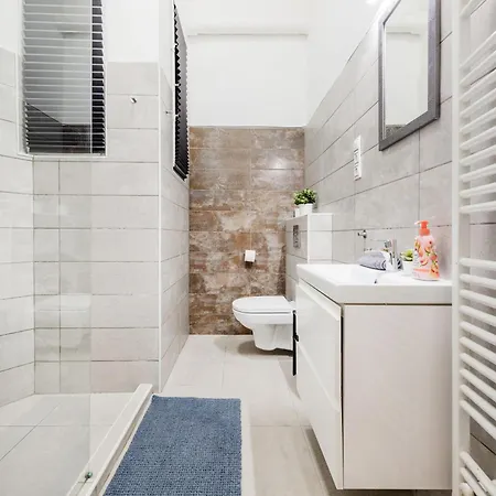 Cozy 4-bedroom & 3-bathroom For Groups 公寓 *