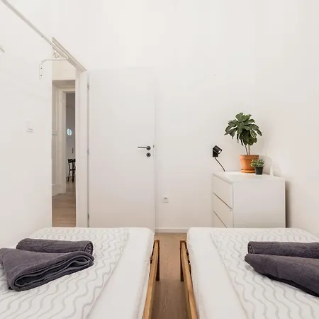 Cozy 4-bedroom & 3-bathroom For Groups 公寓 *