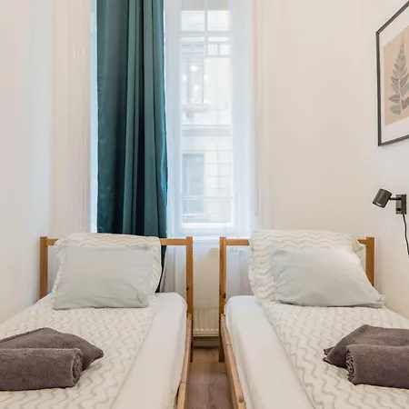Cozy 4-bedroom & 3-bathroom For Groups