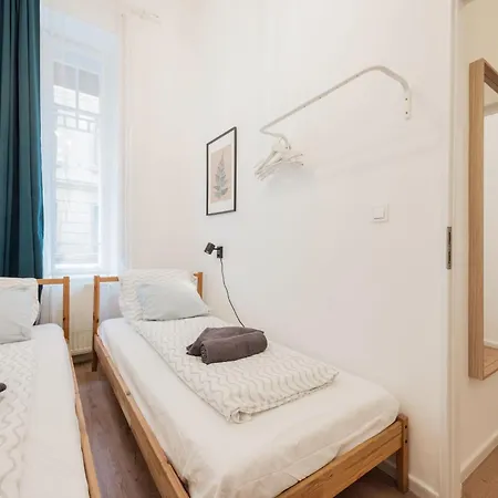 Cozy 4-bedroom & 3-bathroom For Groups * 布达佩斯