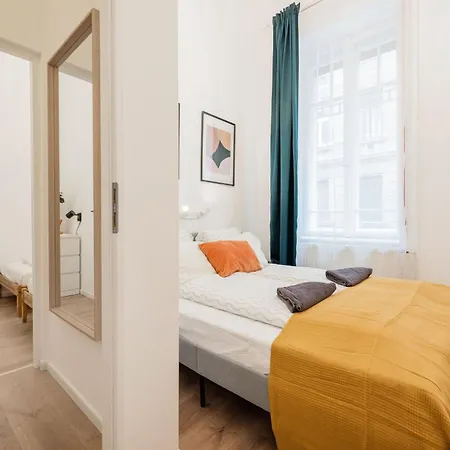 公寓 Cozy 4-bedroom & 3-bathroom For Groups 布达佩斯