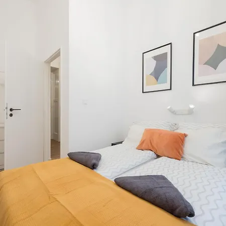 Cozy 4-bedroom & 3-bathroom For Groups 公寓 布达佩斯
