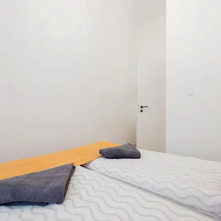 公寓 Cozy 4-bedroom & 3-bathroom For Groups 布达佩斯