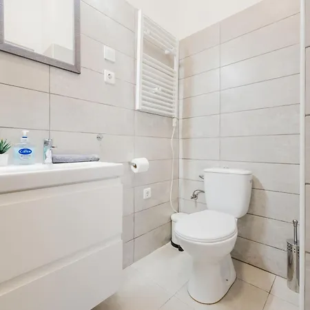 公寓 Cozy 4-bedroom & 3-bathroom For Groups 布达佩斯