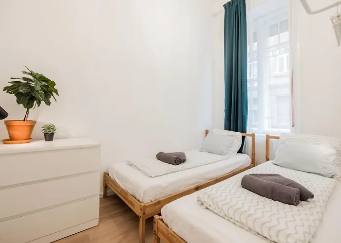 Cozy 4-bedroom & 3-bathroom For Groups Apartman *