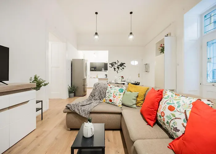 Cozy 4-bedroom & 3-bathroom For Groups