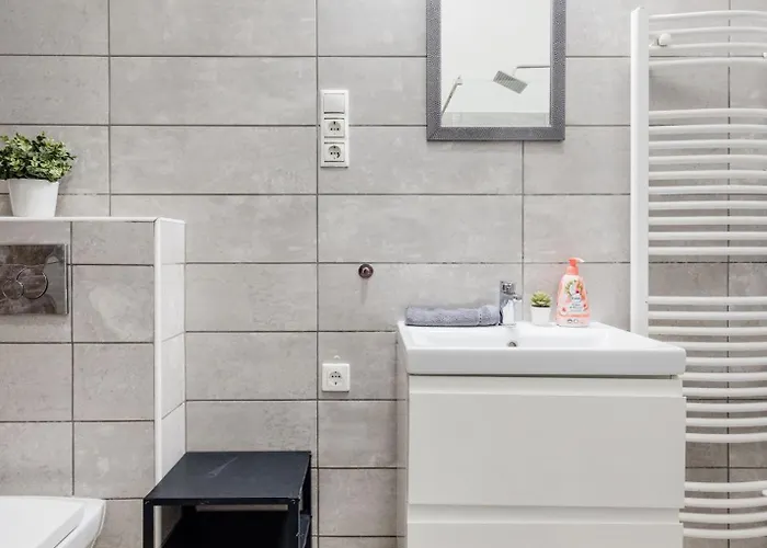 Cozy 4-bedroom & 3-bathroom For Groups Apartman Budapest