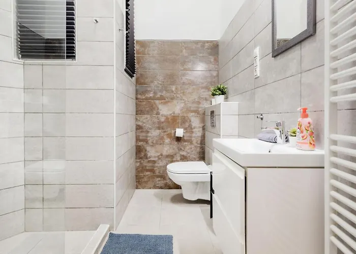 Cozy 4-bedroom & 3-bathroom For Groups Apartman *