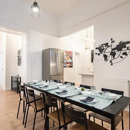 Cozy 4-bedroom & 3-bathroom For Groups Apartmán