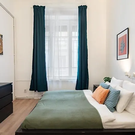 Apartmán Cozy 4-bedroom & 3-bathroom For Groups Budapešť