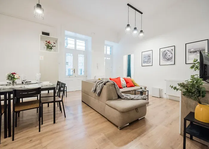 Cozy 4-bedroom & 3-bathroom For Groups *