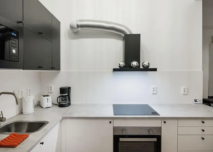 Cozy 4-bedroom & 3-bathroom For Groups Budapeste