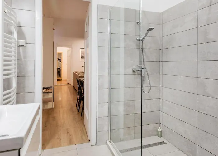 Cozy 4-bedroom & 3-bathroom For Groups Budapeste