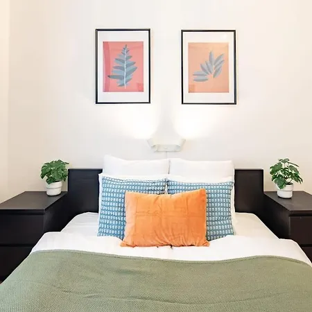 Cozy 4-bedroom & 3-bathroom For Groups Appartement