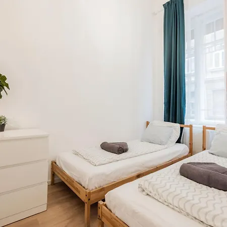 Cozy 4-bedroom & 3-bathroom For Groups アパート *