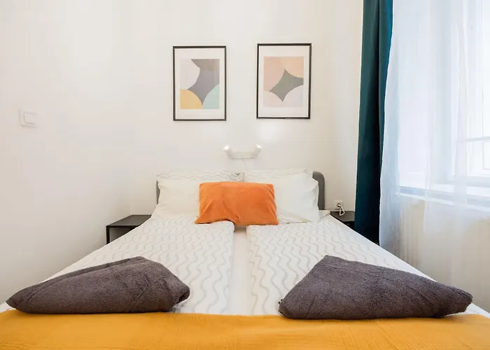 Cozy 4-bedroom & 3-bathroom For Groups * ブダペスト